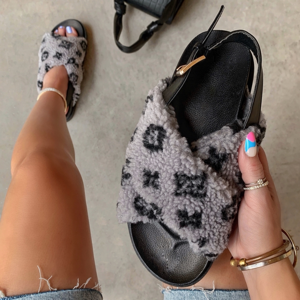 𝙍𝙀𝙎𝙏𝙊𝘾𝙆𝙀𝘿🖤LIVING LUXE SANDALS - GREY